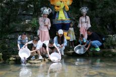 張家界黃龍洞景區(qū)舉辦大鯢人工增殖放流活動(dòng)