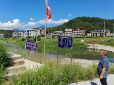 隆回縣金石橋鎮(zhèn)帶頭開(kāi)展巡河志愿活動(dòng)