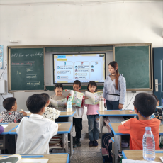 袁永紅：三尺講臺植桃李，一片丹心潤童心