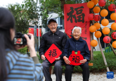 浙江湖州：志愿者助老敬老“迎重陽”