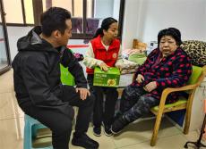 安徽廬江：愛心企業(yè)“敬老”禮品送進(jìn)養(yǎng)老中心