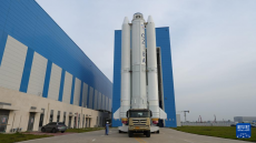 長八甲遙五火箭成功實施轉(zhuǎn)運