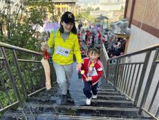 貴州凱里：景區(qū)親子馬拉松 體驗(yàn)苗侗民族風(fēng)