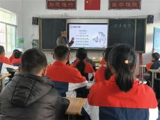 《回鄉(xiāng)偶書》里的時(shí)光針腳